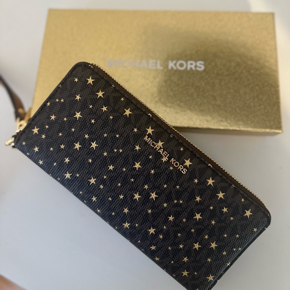 Brand New (with tags!!) Michael Kors Wallet